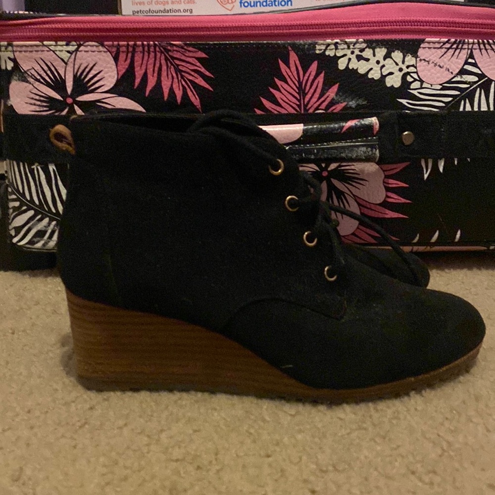 Black Dr. Scholls wedges, size 8, and slightly worn.